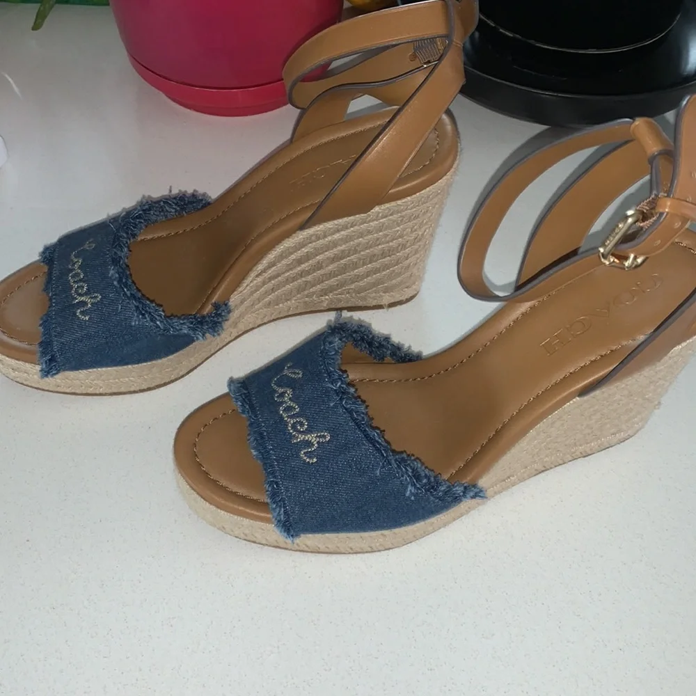Coach heels - Picture 2 of 5